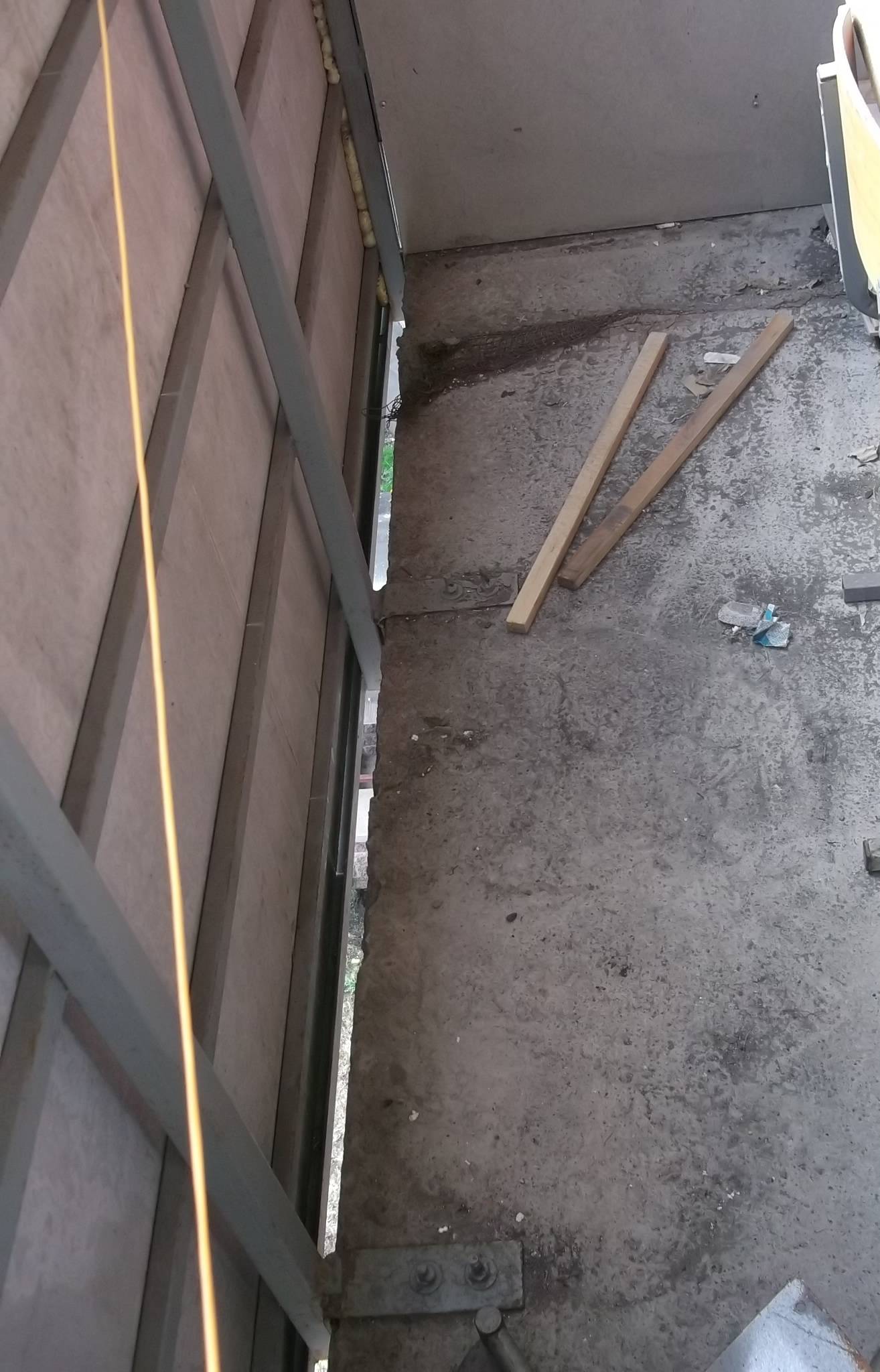 Как выровнять пол на балконе