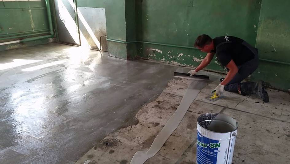 Как сделать бетонные полы с упрочненным верхним слоем