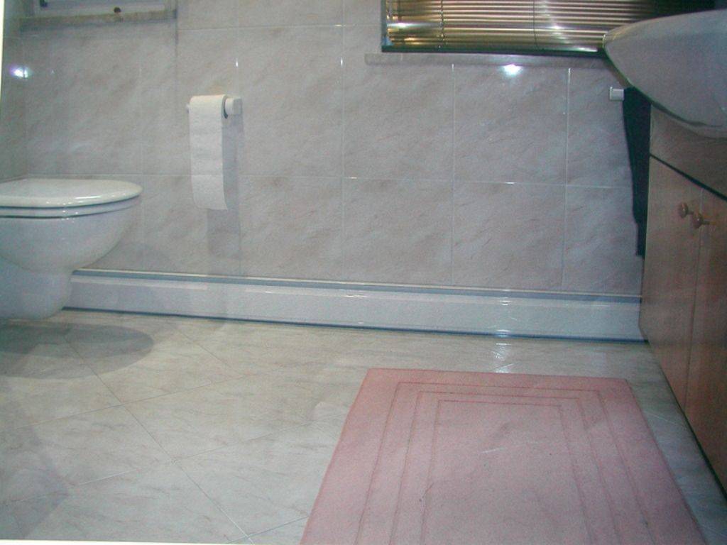 Плинтус в ванной на пол: напольный плинтус для ванной комнаты, виды на фото и видео