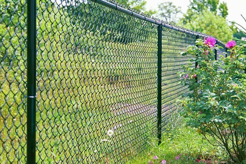 Как можно закрыть забор из сетки