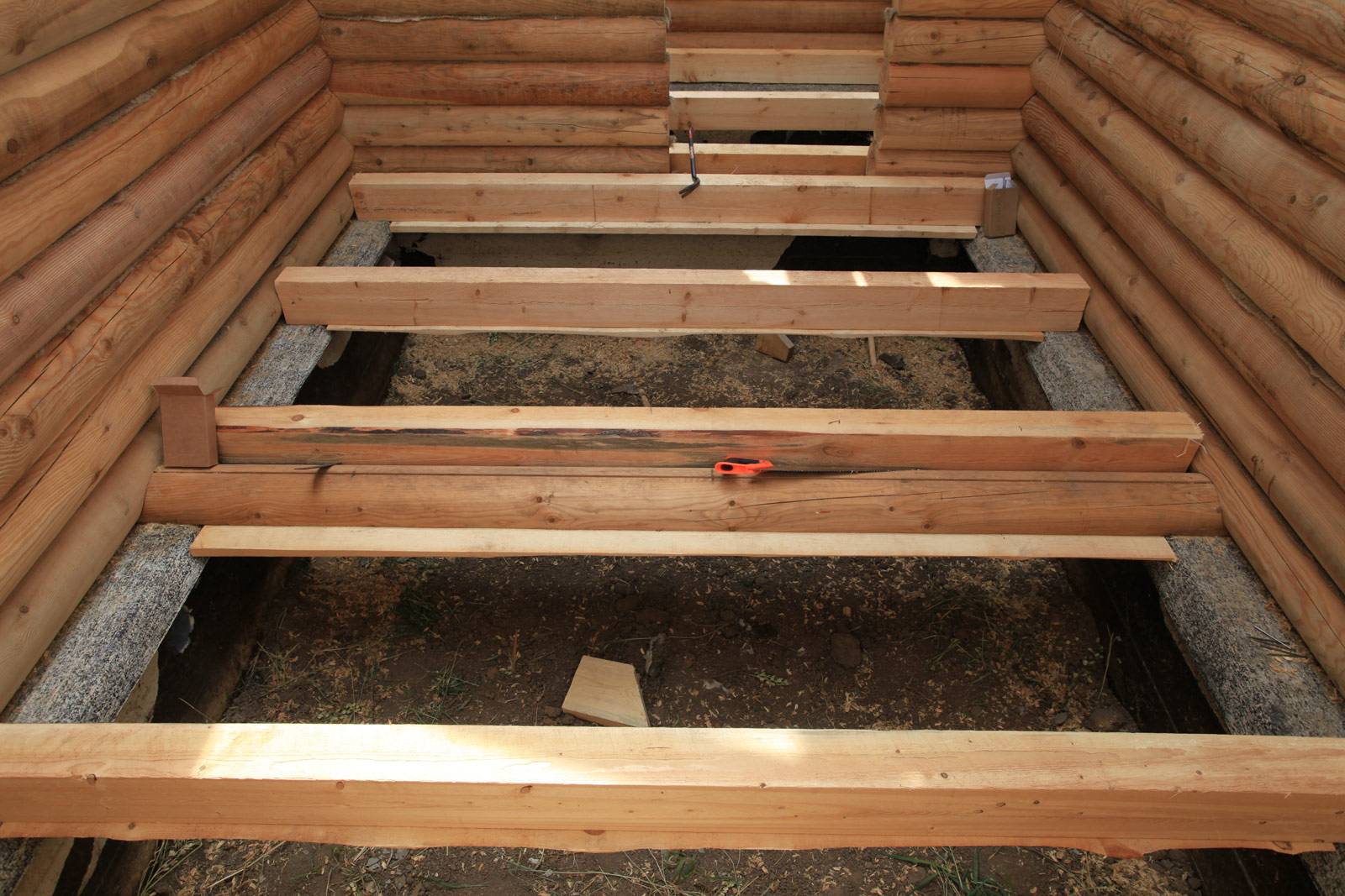 Ремонт пола в деревянном доме: замена бетонным, старый пол на даче