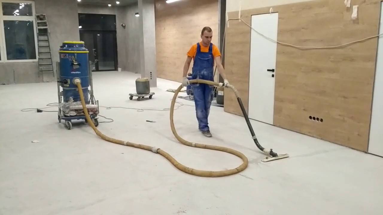 Обработка бетонного пола в гараже от пыли