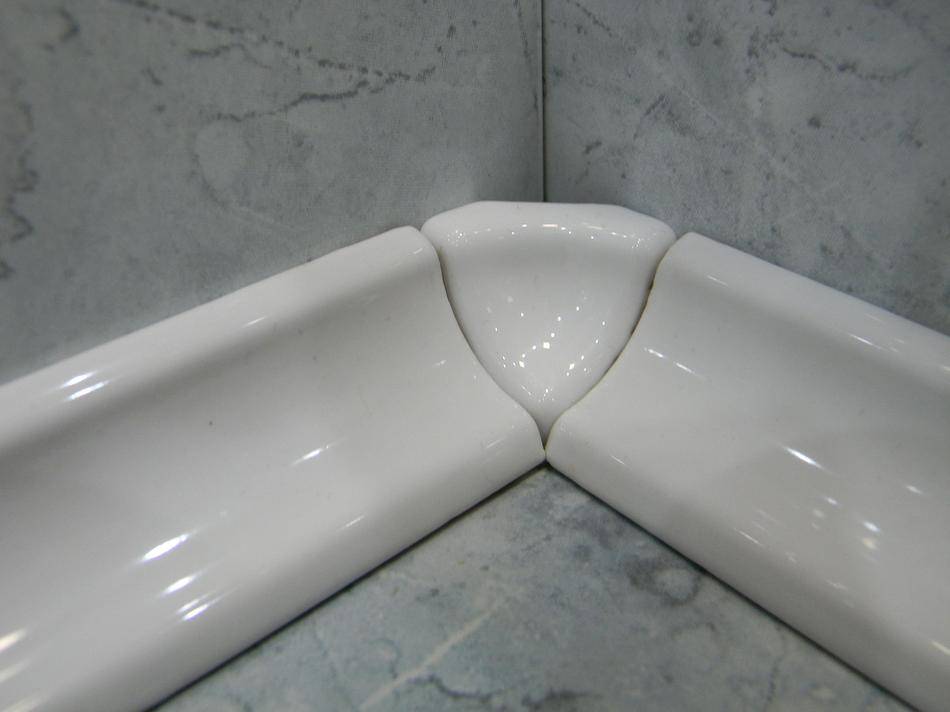 Плинтус из плитки: какой подходит под кафель для пола, как заделать шов между ванной и стеной, фото, видео