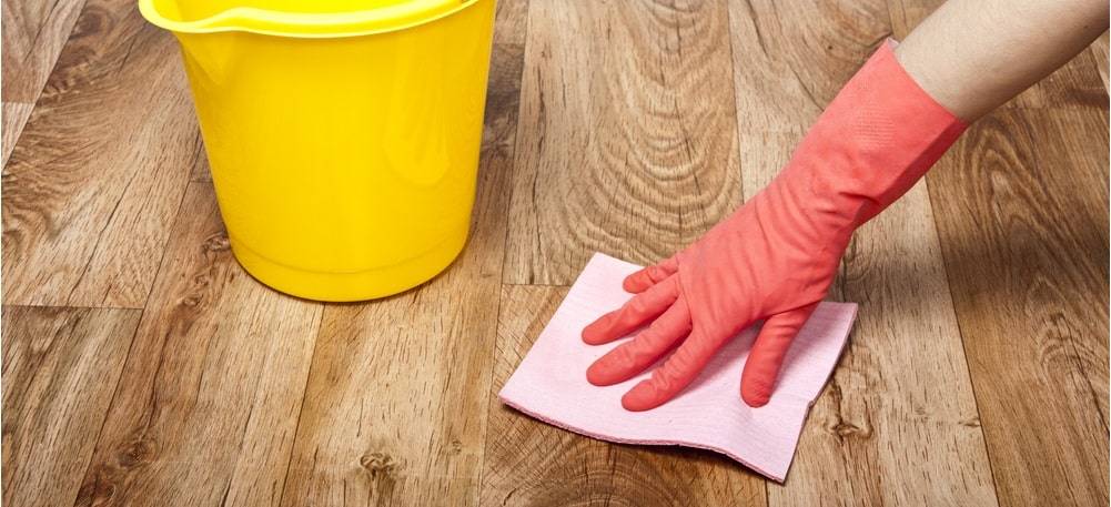 7 способов отмыть ваш линолеум от въевшейся грязи, краски, жира, побелки, маркера и др.