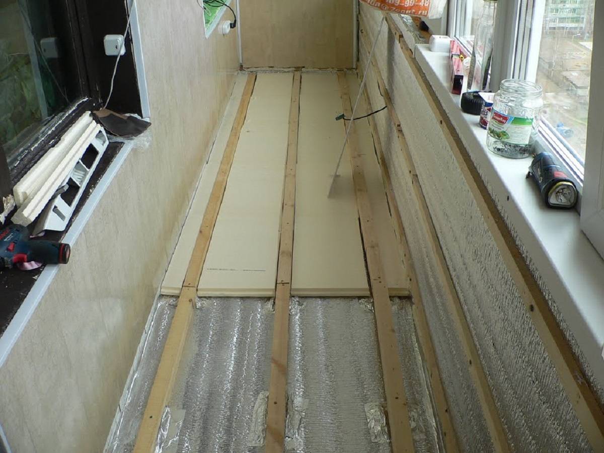 Чем покрыть деревянный пол на балконе: выбор вариантов отделки