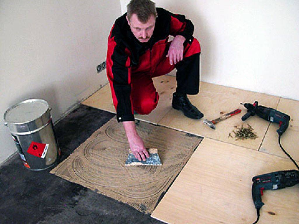Как прикрепить фанеру к бетонному полу