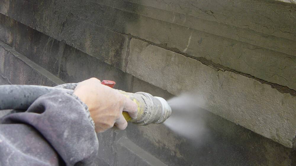 Чем обработать бетонный пол, чтобы не пылил — эффективные методы