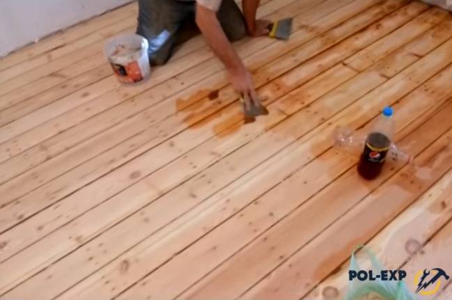Полезные советы, как снять краску с деревянных дверей и не испортить поверхность