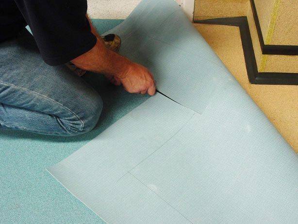 Как правильно уложить линолеум на бетонный пол