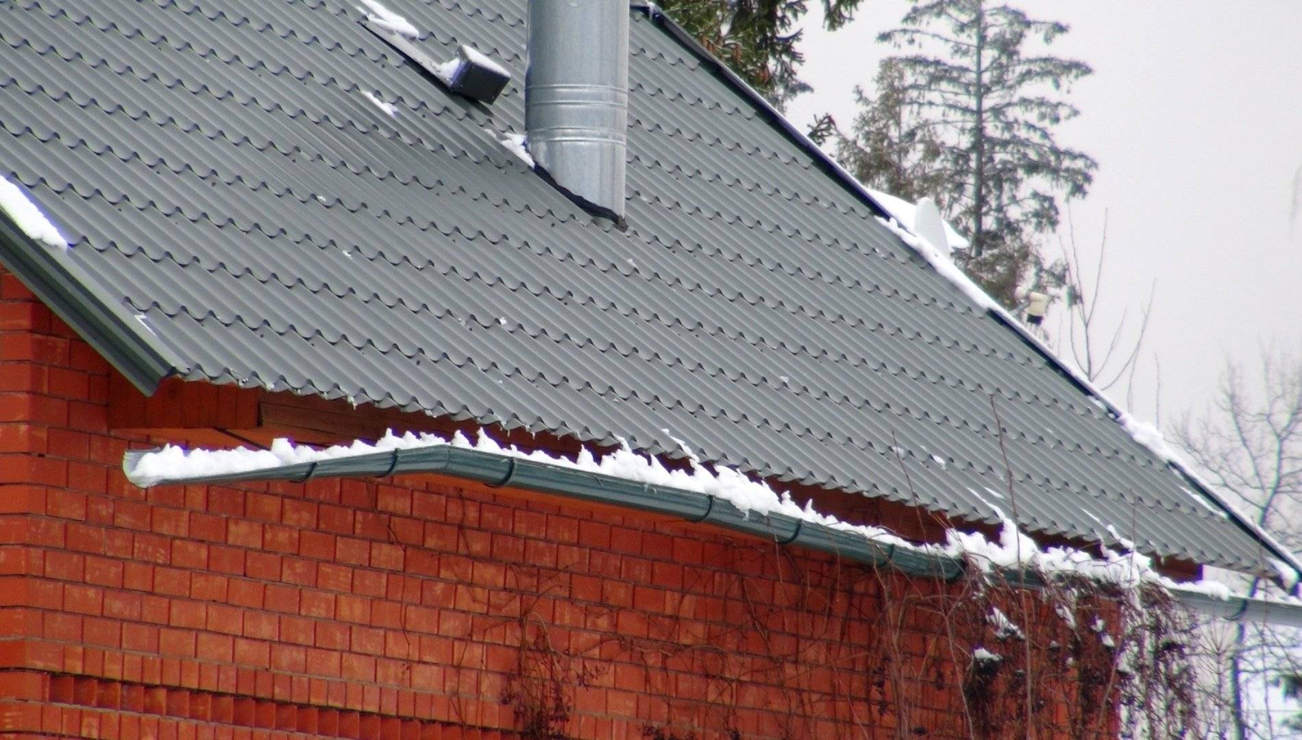 Снегозадержатели - элемент безопасности кровли для крыши