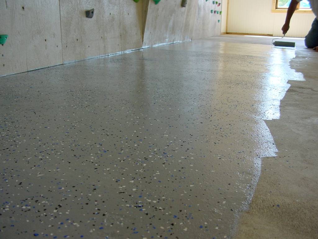 Чем покрасить бетонный пол — варианты покраски полов из бетона