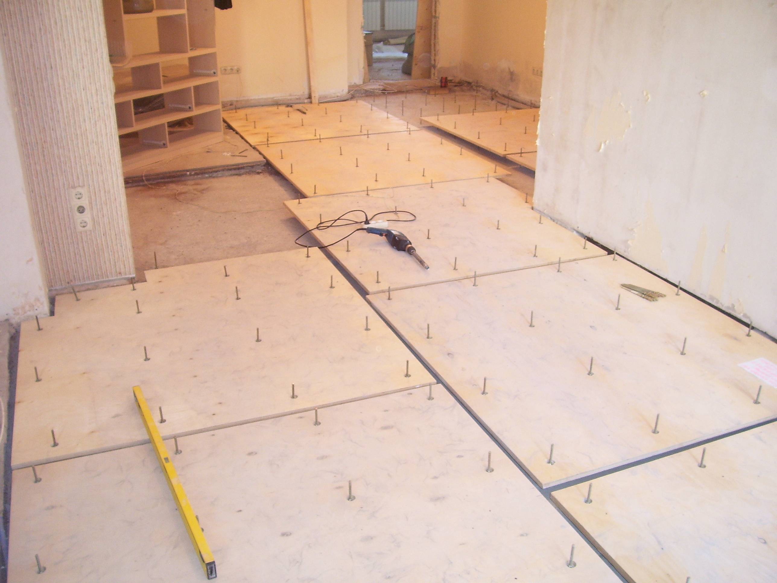 Как уложить фанеру на бетонный пол: поэтапная укладка материала