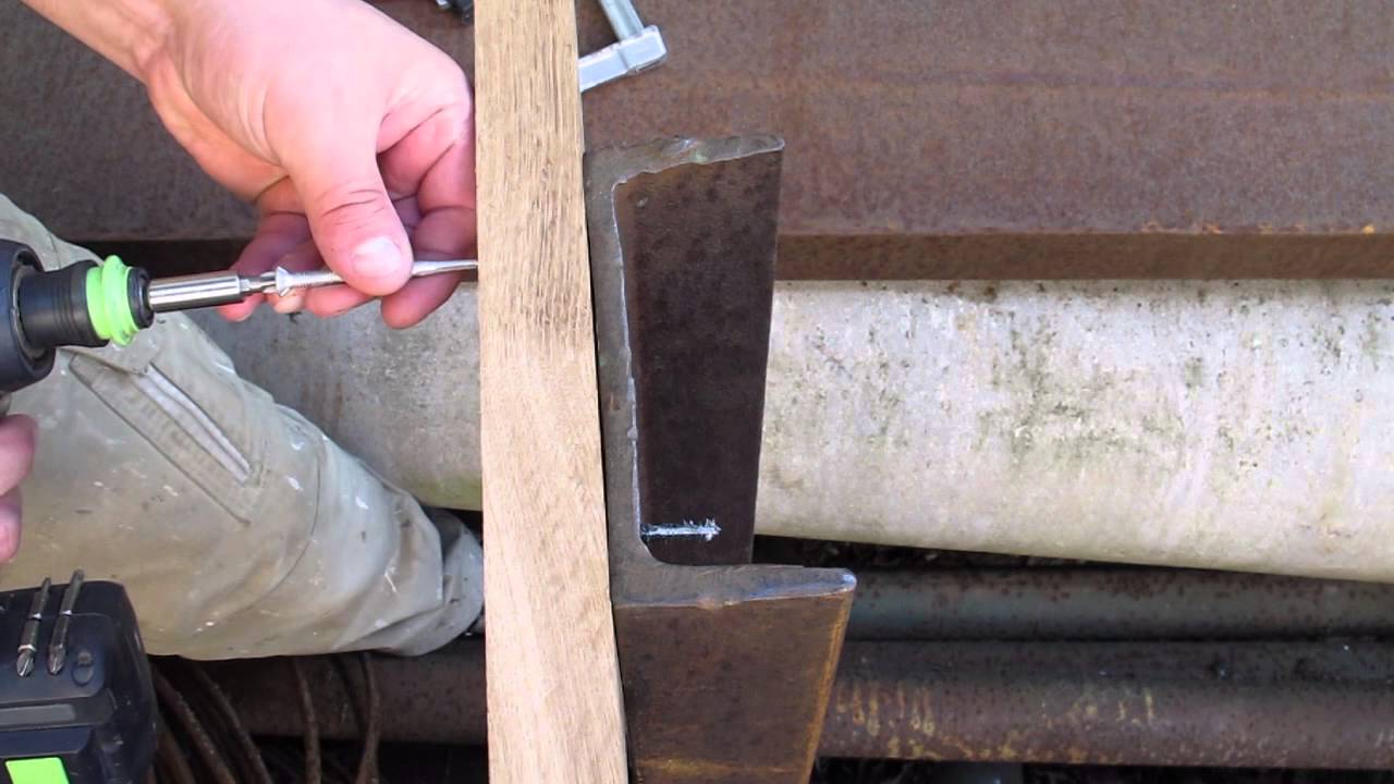 Крепление деревянного бруса к металлической профильной трубе