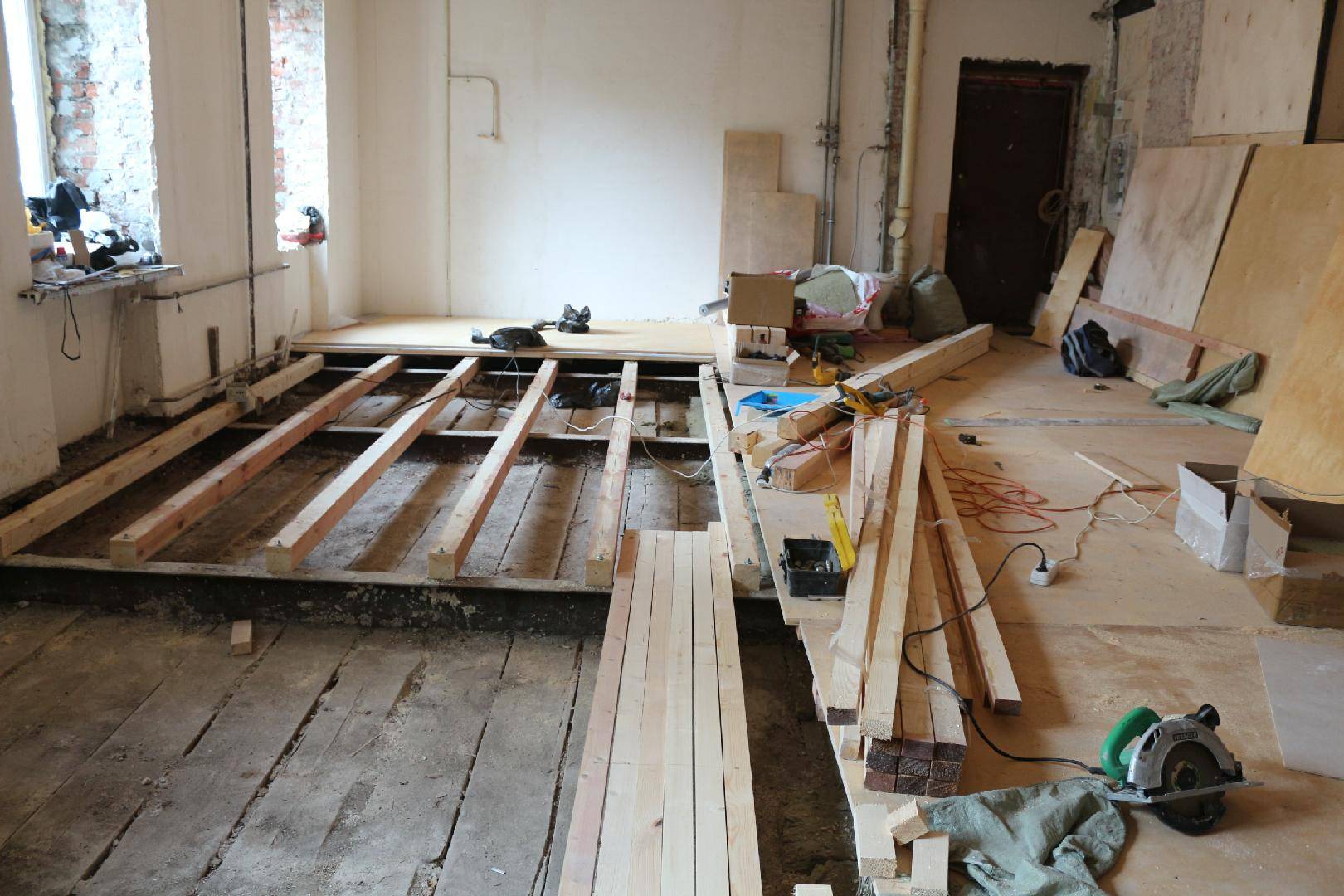 Деревянный пол в квартире - демонтаж, ремонт, обновление и замена