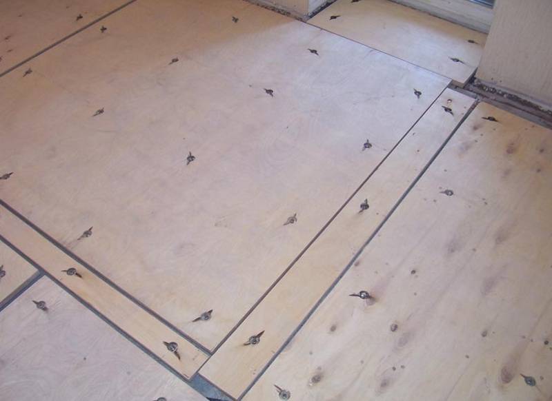 Укладка фанеры под ламинат или линолеум на бетонный пол