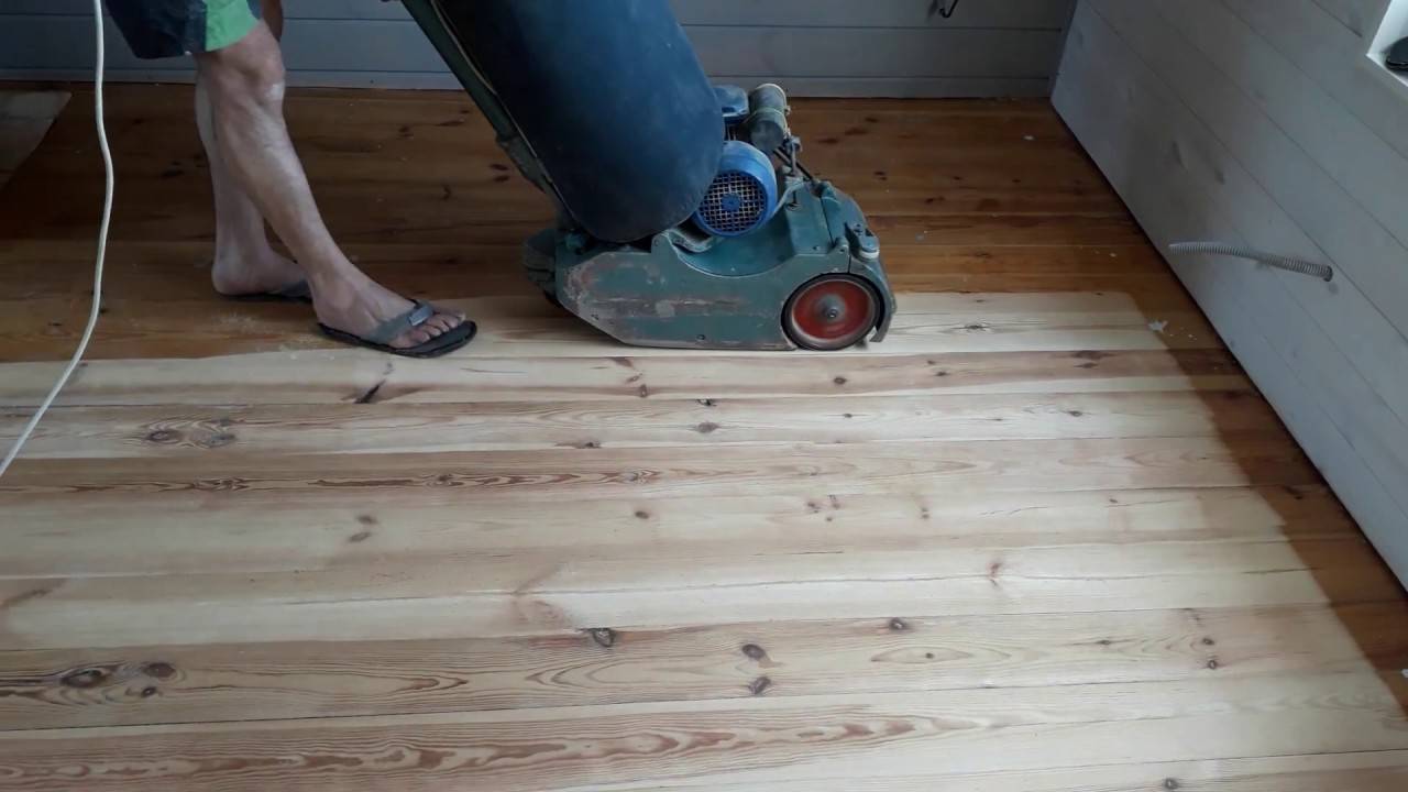 Покраска деревянного пола в доме: износостойкая краска и как снять старую
