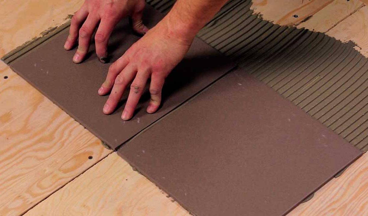 Укладка плитки на деревянный пол своими руками