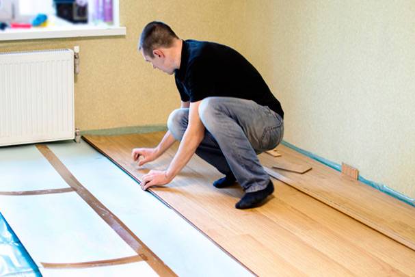 Как правильно стелить ламинат на бетонный пол: инструкция