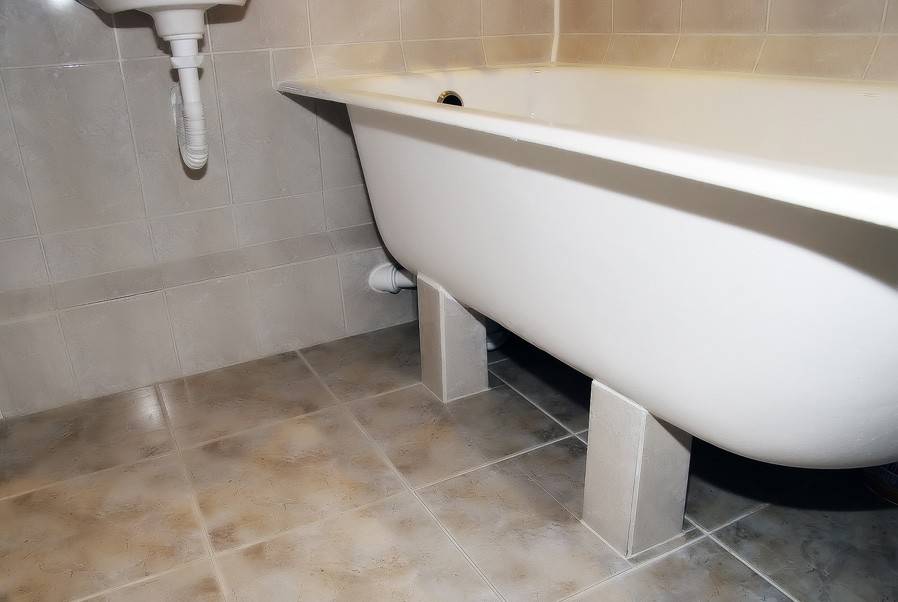 Установка ванной под плитку: пошаговое руководство по монтажу. варианты последовательности установки ванной, как выбрать подходящий вариант — до или после плитки