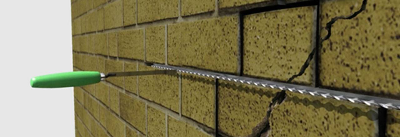 Чем и как заделать трещины в стенах кирпичного дома: причины появления и ремонт