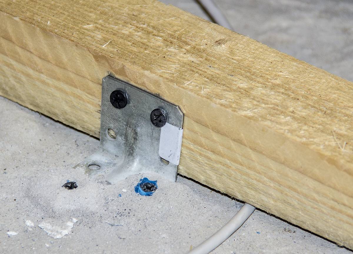 Как крепить лаги к бетонному полу, укладка и видео по установке