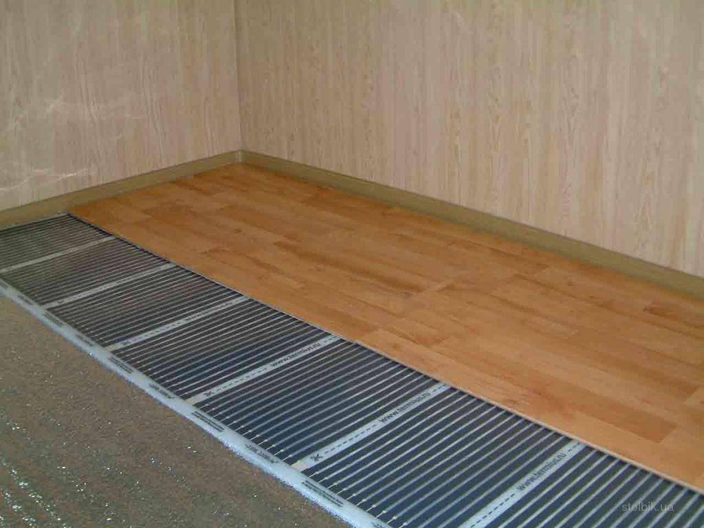 Можно ли делать монтаж напольной системы обогрева под ламинат на старый деревянный пол?