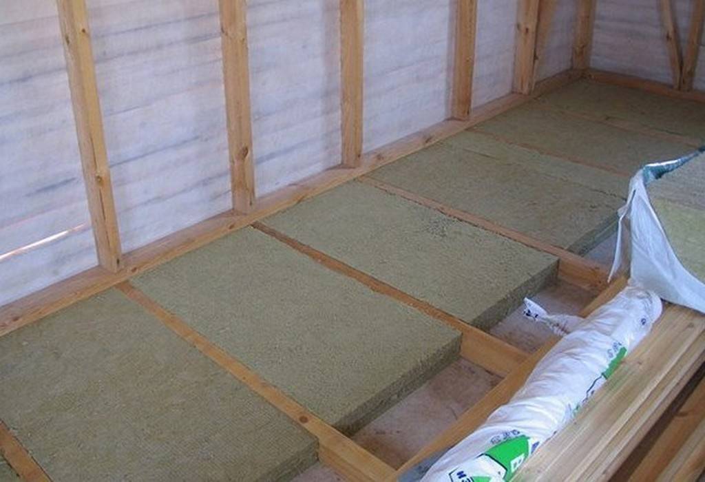 Как лучше утеплить деревянный пол на даче? | стройка и дизайн | дача