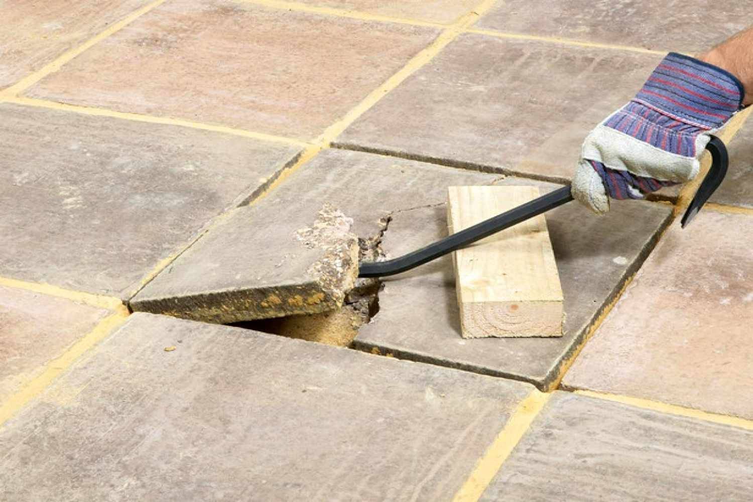 Демонтаж кафельной плитки на полу как снять не повредив или отбить