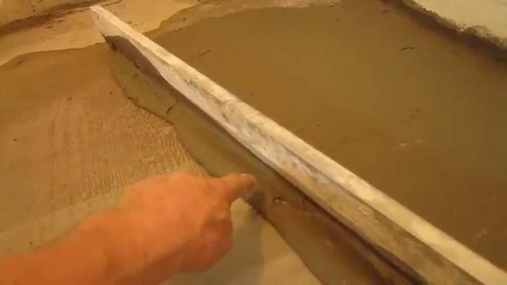 Как выровнять пол плиточным клеем под ламинат и иные покрытия