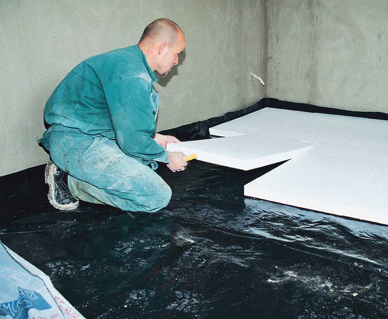 Как утеплить пол в квартире своими руками: теплоизоляция бетонного и деревянного покрытия