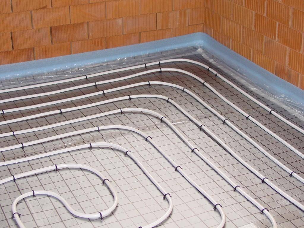 Технология монтажа теплого водяного пола в ванной под плитку: устройство конструкции и укладка своими руками