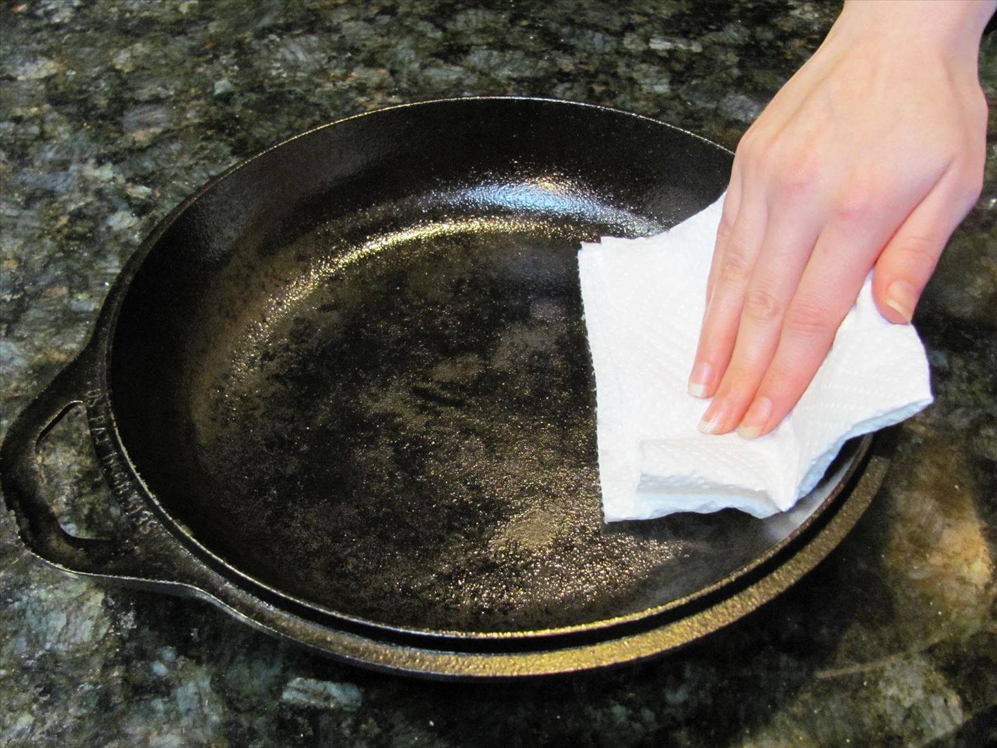 Как очистить чугунную сковородку от ржавчины в домашних условиях