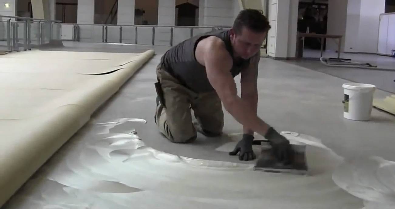 Толщина фанеры под линолеум — на деревянный, бетонный пол, как правильно стелить, чем клеить, укладка, подложка, своими руками