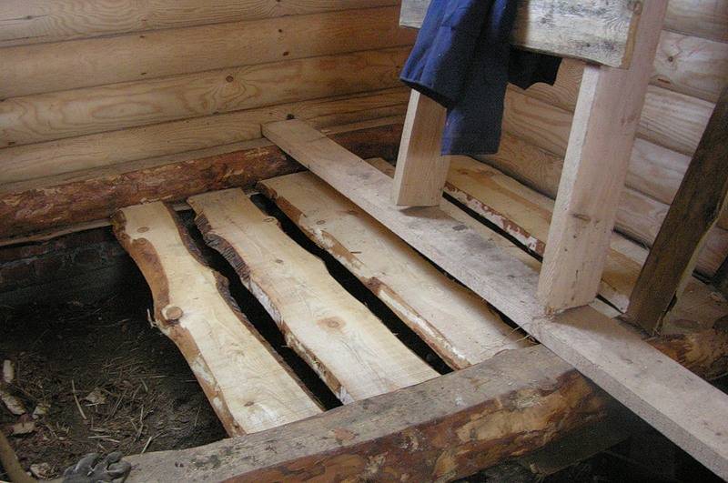 Черновой пол в деревянном доме своими руками: устройство черновых полов по лагам и методы укладки