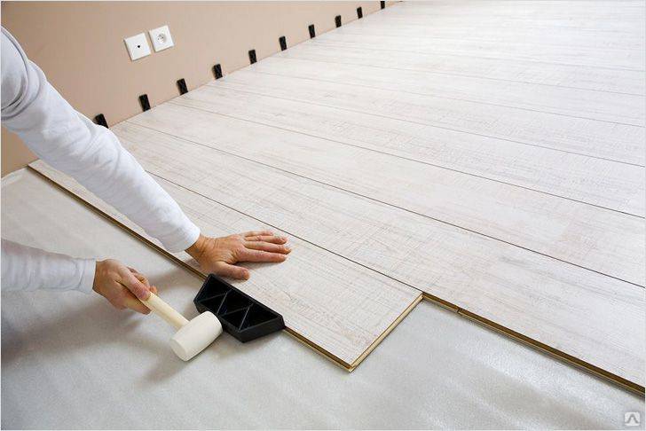 Укладка ламината на бетонный пол: необходимые материалы и инструменты, подготовка основания, технология укладки