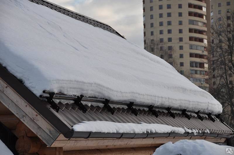 Нужны ли снегозадержатели на крыше частного дома? | статья на бизнес-портале elport.ru