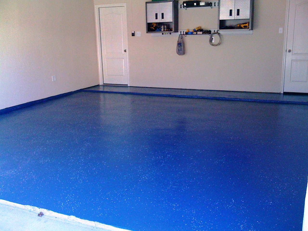 Как покрасить бетонный пол в гараже?