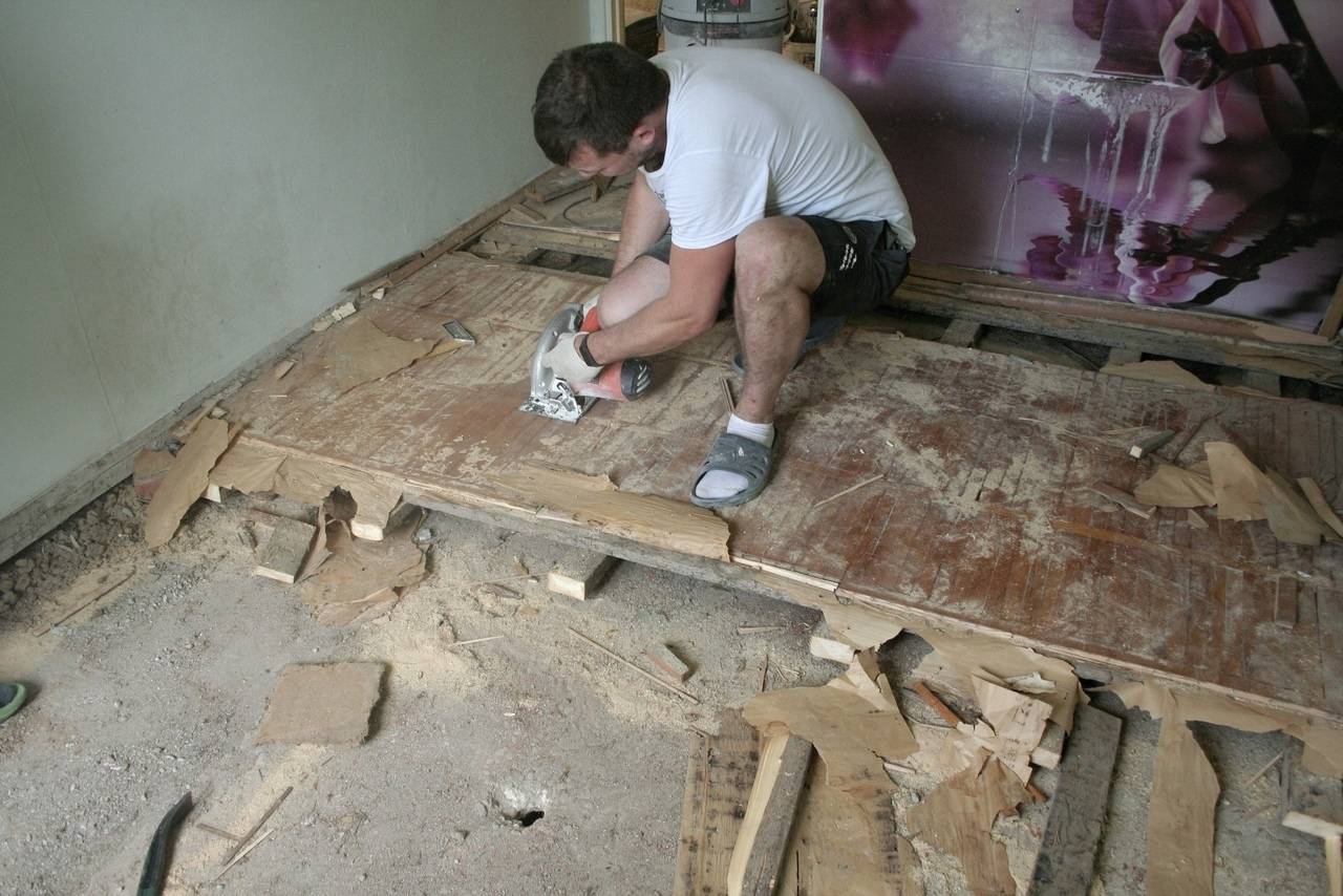 Замена пола в квартире своими руками: как поменять деревянный пол на бетонный, как менять лаги, чем заменить, фото и видео