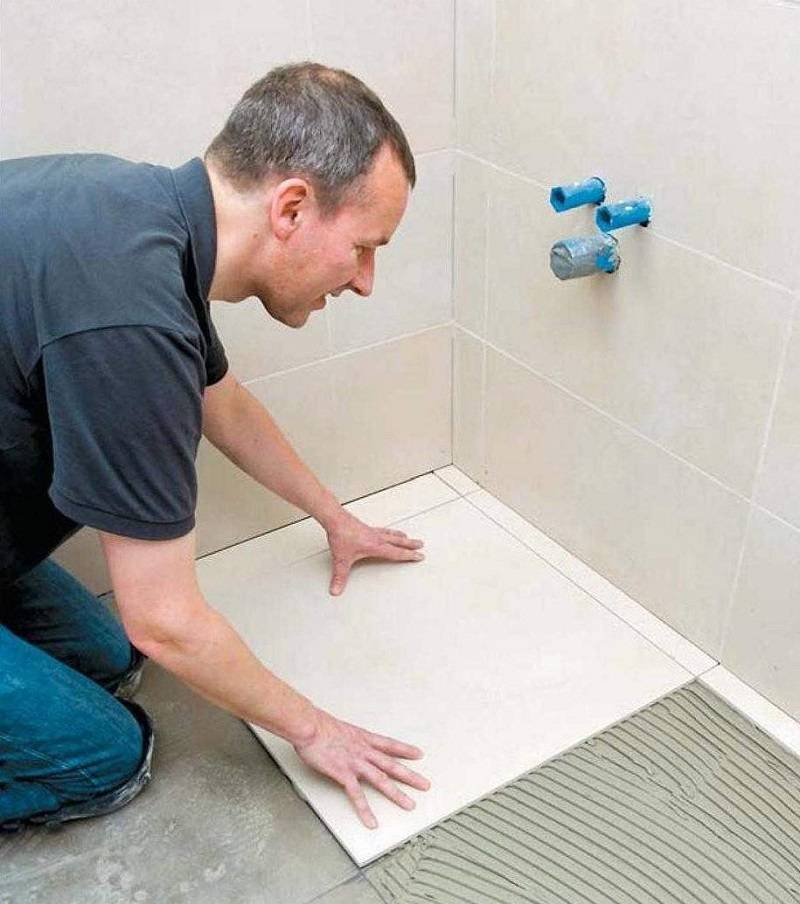 Как правильно класть плитку в ванной: избегаем основные ошибки в работе