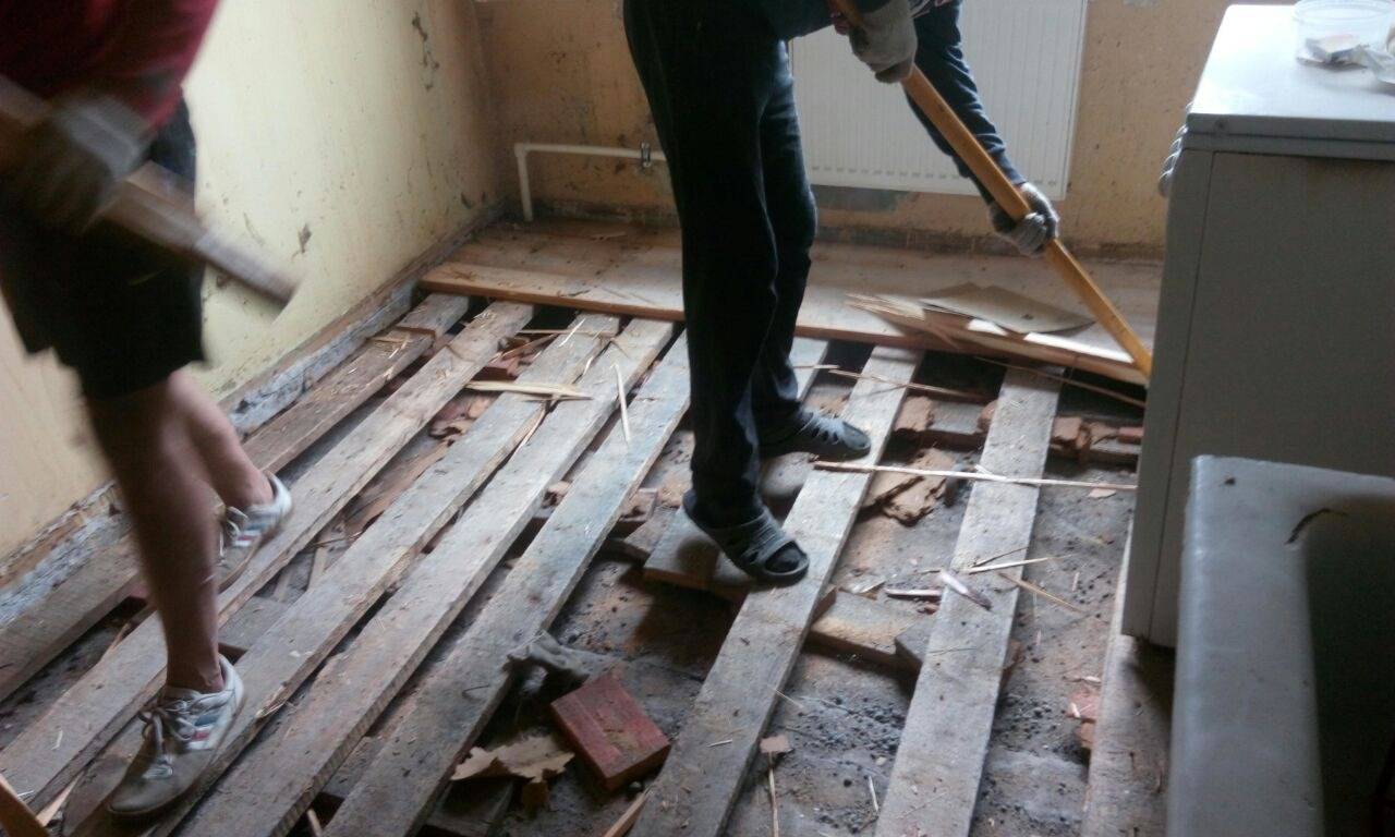Ремонт пола в доме с деревянными перекрытиями — пошаговая инструкция