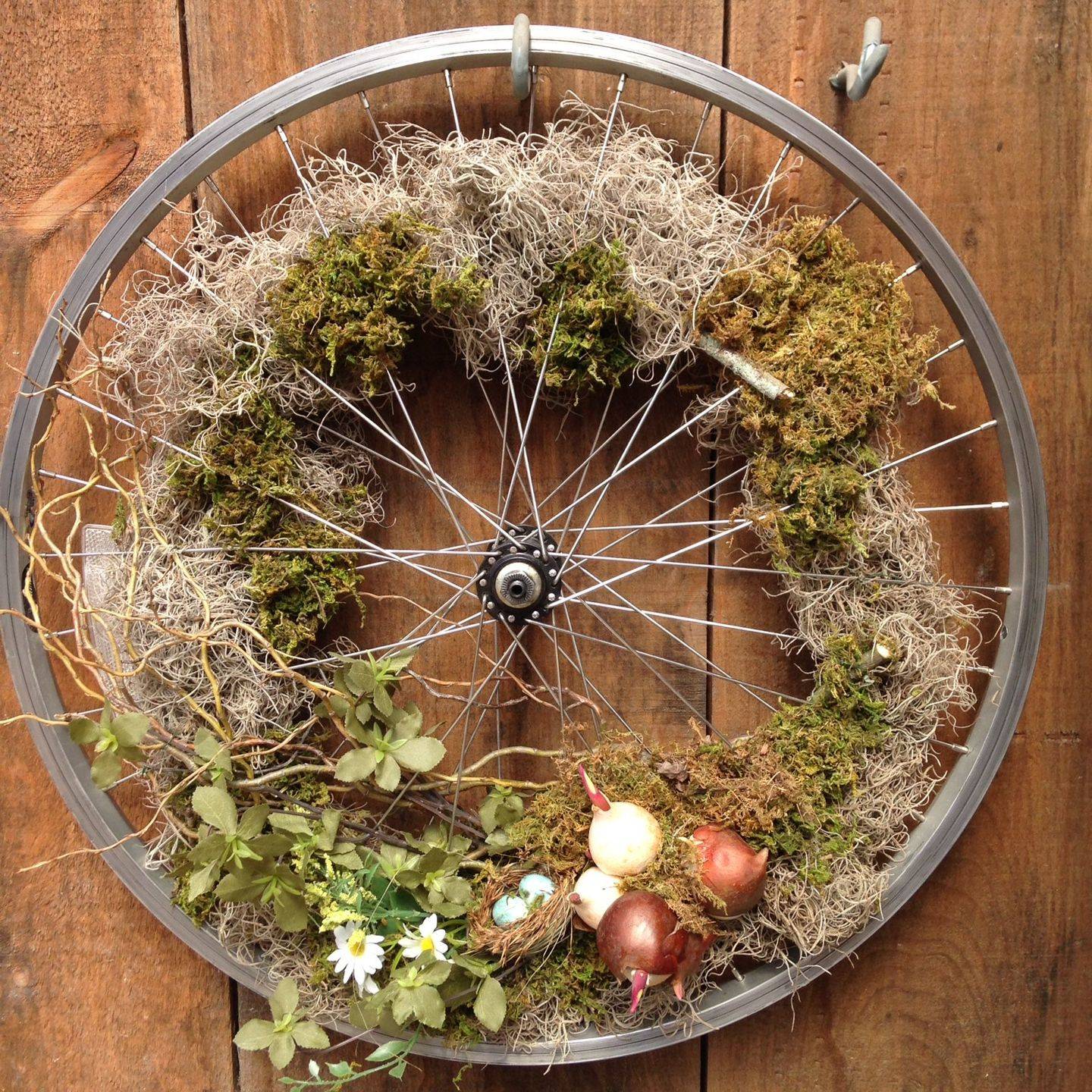 25 творческих вариантов использования колеса в домашнем декоре