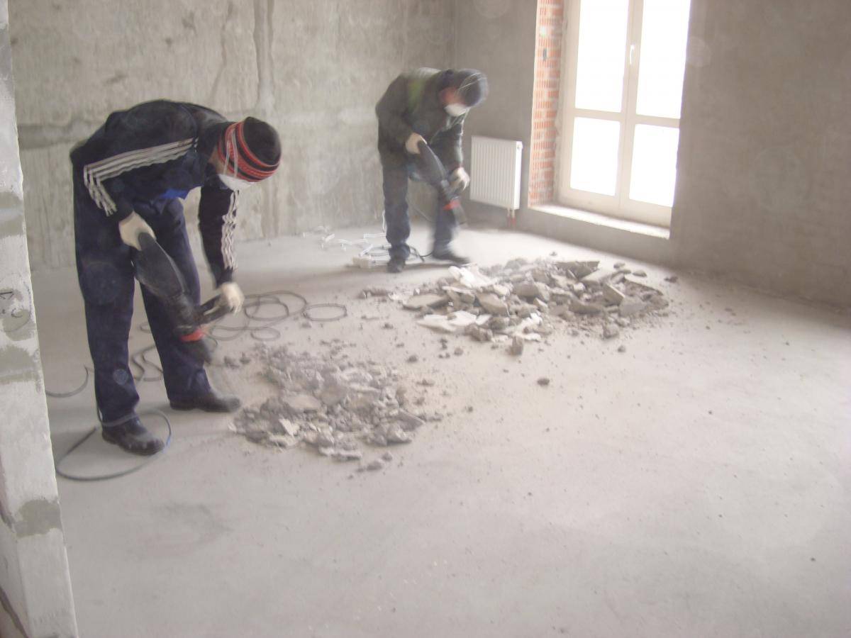 Демонтаж стяжки: методы, особенности и как самому сделать демонтаж старой цементной стяжки пола
