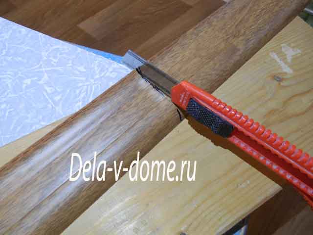 Как резать потолочный плинтус своими руками