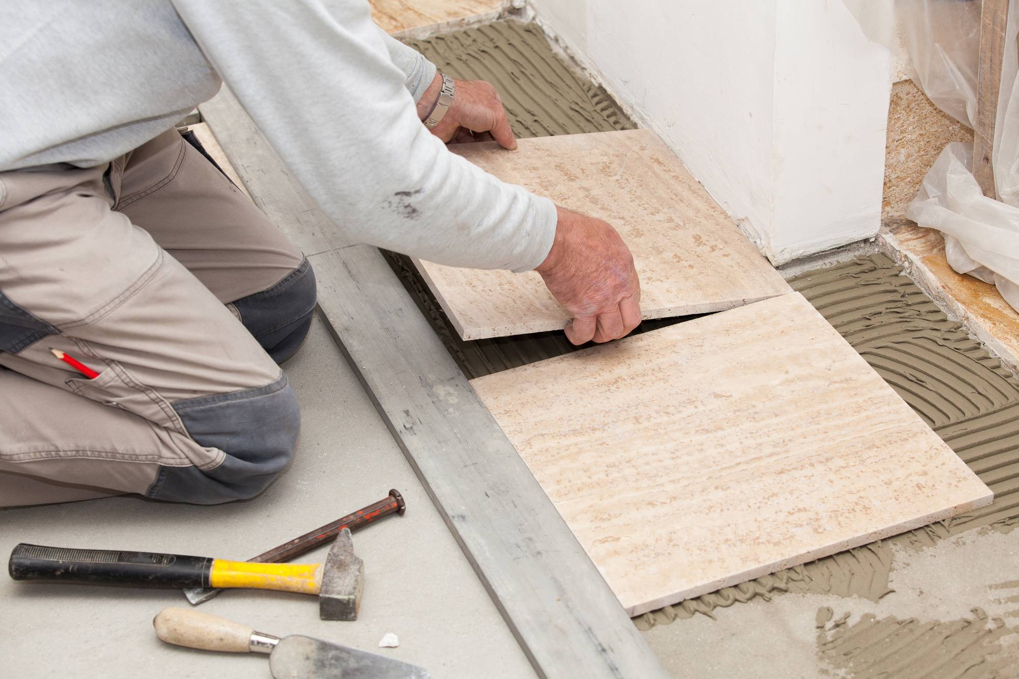 Подготовка пола под укладку плитки: на бетонное основание, деревянную основу