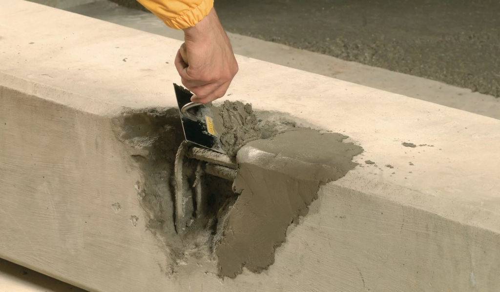 Затирка бетонного пола вручную