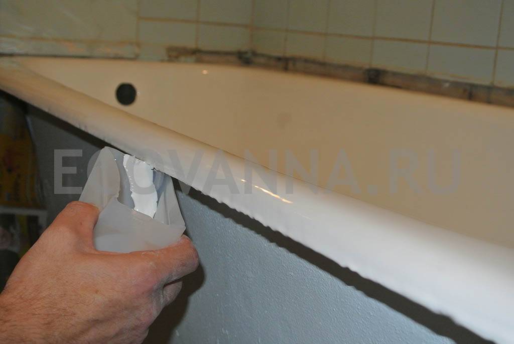 Чем заделать щель между акриловой ванной и стеной из плитки. герметизация стыка между акриловой ванной и стеной