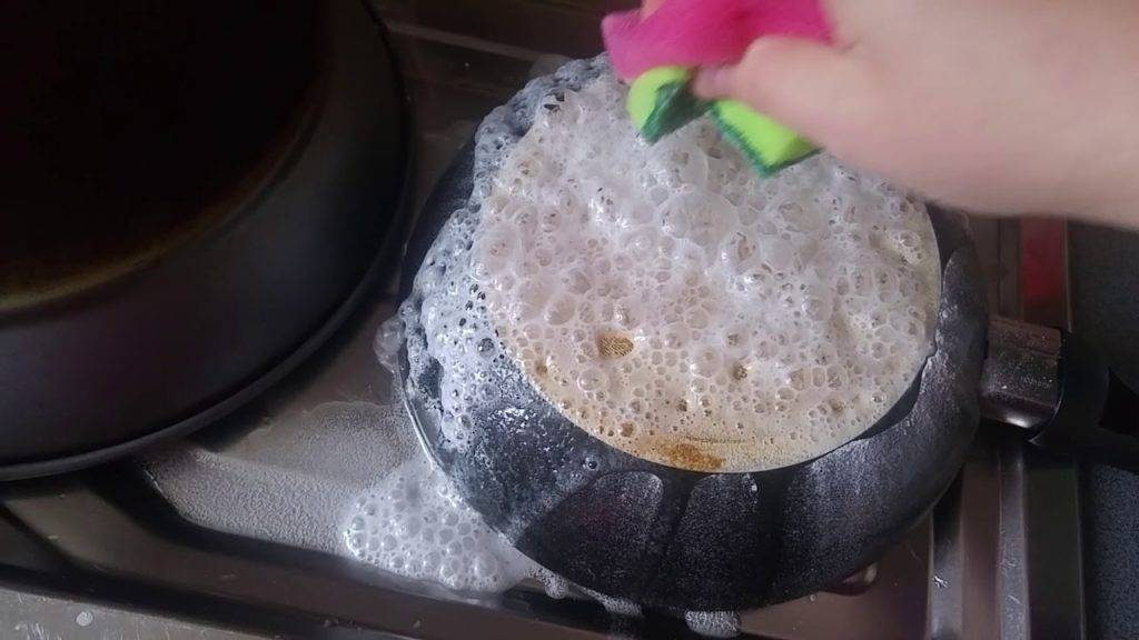 5 способов, как отмыть духовку от жира и нагара